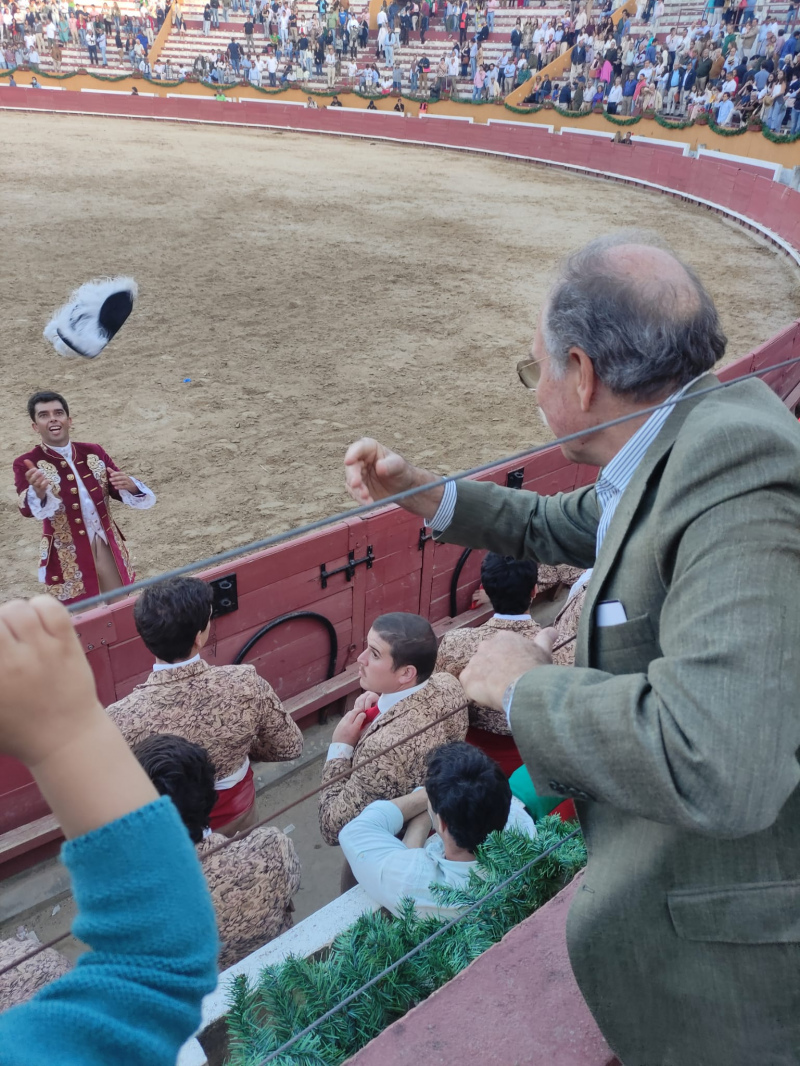 Organizada pela Associação Sector 9, a Corrida de Toiros da Confederação dos Agricultores de Portugal realizou-se no dia 5 de Junho na Praça de Toiros de Santarém.

O cartel apresentou os cavaleiros António Ribeiro Telles, Rui Fernandes e João Moura Jr., acompanhados do Grupo de Forcados Amadores de Santarém que lidaram toiros da ganadaria Murteira Grave.


	



	
